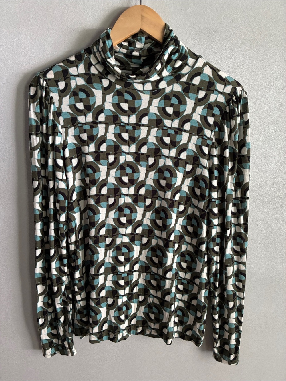 Tahari L Geometric Print Turtleneck Top Green Blue Retro Mod Stretch